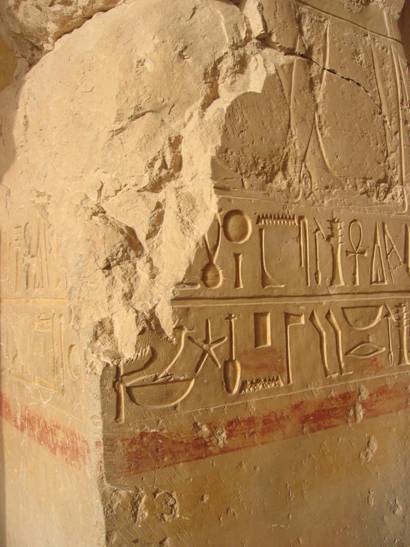 Aegypten Rundreise, Nilkreuzfahrt, Luxor, The Temple of Queen, Terassentempel, Koenigin Hatschepsut, Reliefs