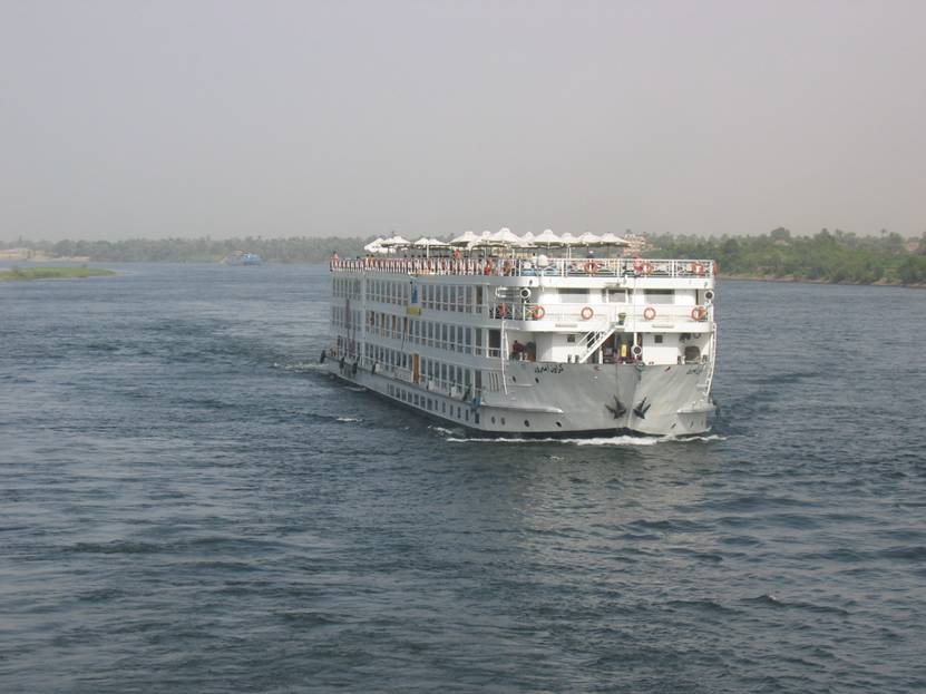 Aegypten Rundreise, Nilkreuzfahrt, Schifffahrt auf dem Nil, Kreuzfahrtschiff