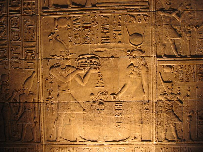 Aegypten Rundreise, Nilkreuzfahrt, IBEROTEL, MS Crown Empress, Nil-Kreuzfahrtschiff, Assuan, Reliefs im Tempel von Philae