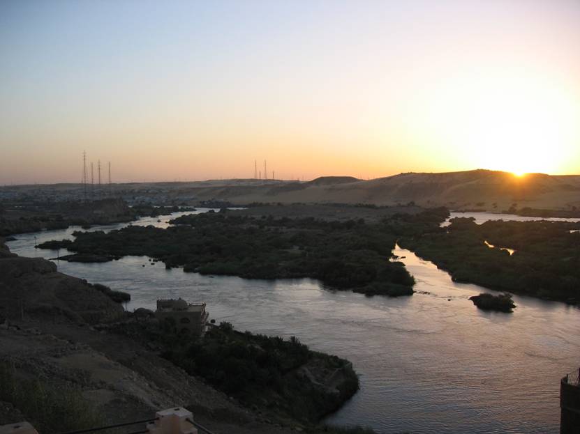 Aegypten Rundreise, Nilkreuzfahrt, IBEROTEL, MS Crown Empress, Nil-Kreuzfahrtschiff, Assuan, Sonnenuntergang am Nil, Sonnenuntergang