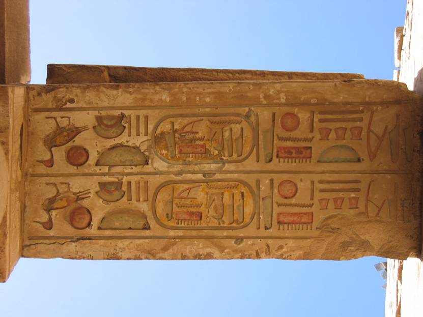 Aegypten Rundreise, Nilkreuzfahrt, IBEROTEL, MS Crown Empress, Amun-Tempel, Reliefs, Papyrus-Saeulen, Wandmalerein