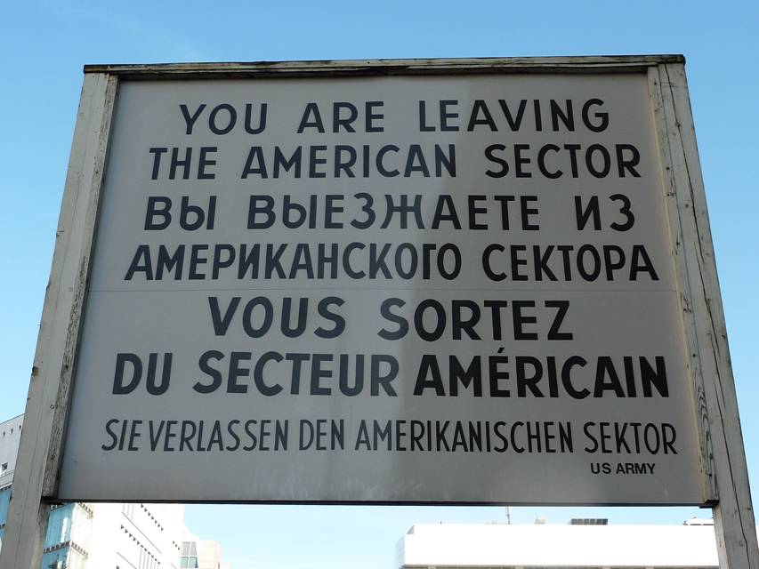 Berlin,  Kontrollpunkt der Amerikaner beim Grenzuebergang fuer Alliierte, Grenze in Berlin