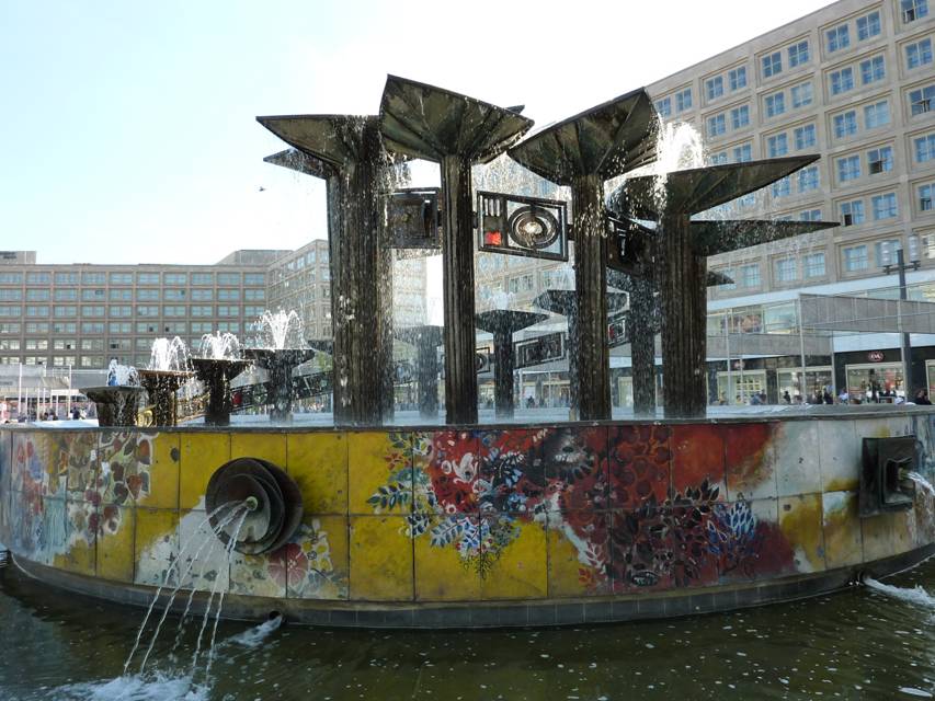 Berlin, Alexanderplatz, Brunnen der Voelkerfreundschaft