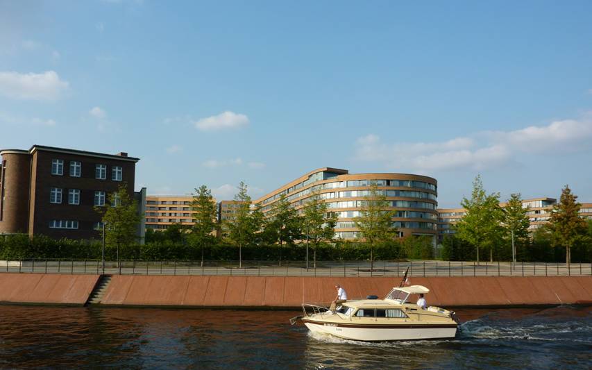 Berlin, Bootsfahrt auf der Spree, Landwehrkanal, Regierungswohnviertel, moderne Bauten