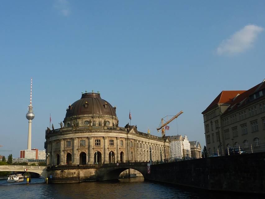 Berlin, Bootsfahrt auf der Spree, Museumsinsel, Bode- und Pergamonmuseum