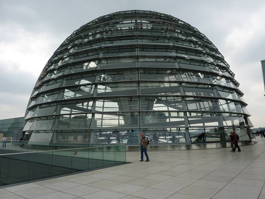 Berlin, Reichstag, Symbol fuer die neue Hauptstadt, Kuppel und Dachterasse des Reichstagsgebaeude

