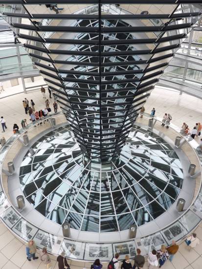 Berlin, Reichstag, Symbol fuer die neue Hauptstadt, Kuppel und Dachterasse des Reichstagsgebaeude