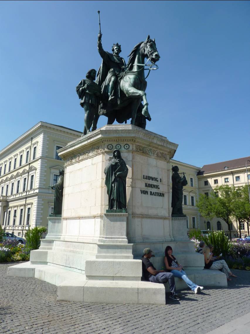 Muenchen Stadtbummel, Statue von Ludwig II