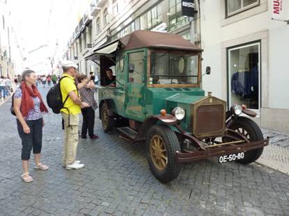 Portugal Rundreise, Lissabon, Altstadt, altes Auto