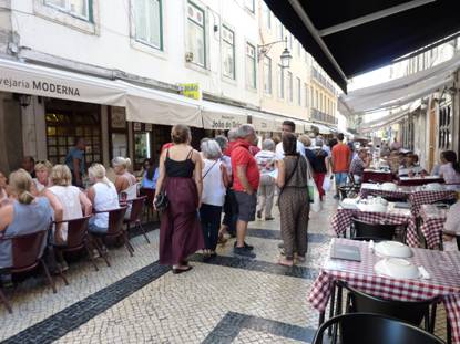 Portugal Rundreise, Lissabon, Restaurants in der Fussgaengerzone