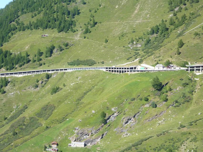 Rundreise Schweiz, Simplonpass, Simplonpass, Strassenpass in den Walliser Alpen, halboffener Trassenbau beim Simplonpass