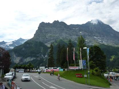 Rundreise Schweiz, Grindelwald, Talstation der Jungfraubahn, Blick auf den Eiger, Eiger Nordwand