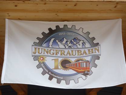 Rundreise Schweiz, Jungfraubahn, Bergstation, Fahne der Jungfraubahn