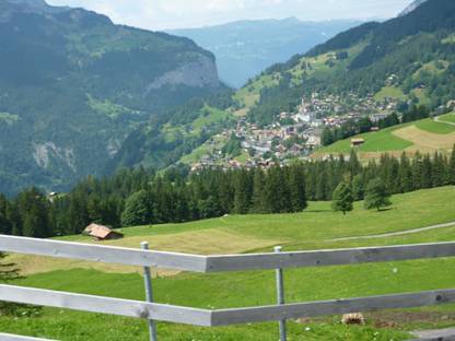 Rundreise Schweiz, Jungfraubahn, Blick auf Wengen und auf das Lauberhorn