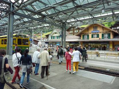 Rundreise Schweiz, Jungfraubahn, Bahnstation Lauterbrunnen