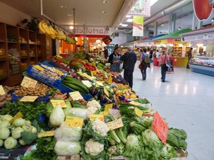 Berlin, Kreuzberg, Markthalle in der Bergmannstrasse