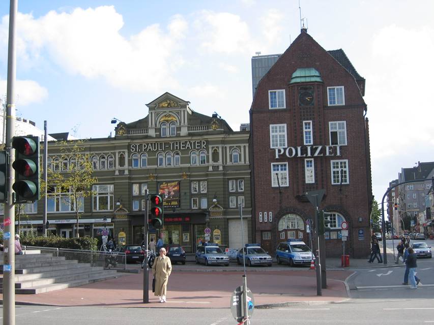 Hamburg, Polizei in St. Pauli, St. Pauli Theater, Kiez